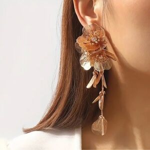 Brand new golden floral dangling earrings